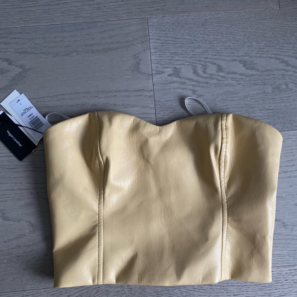 ❣️SOLD❣️ New Babaton Yellow Cindy Strapless Top in Vegan Leather Size 2 - Picture 6 of 9